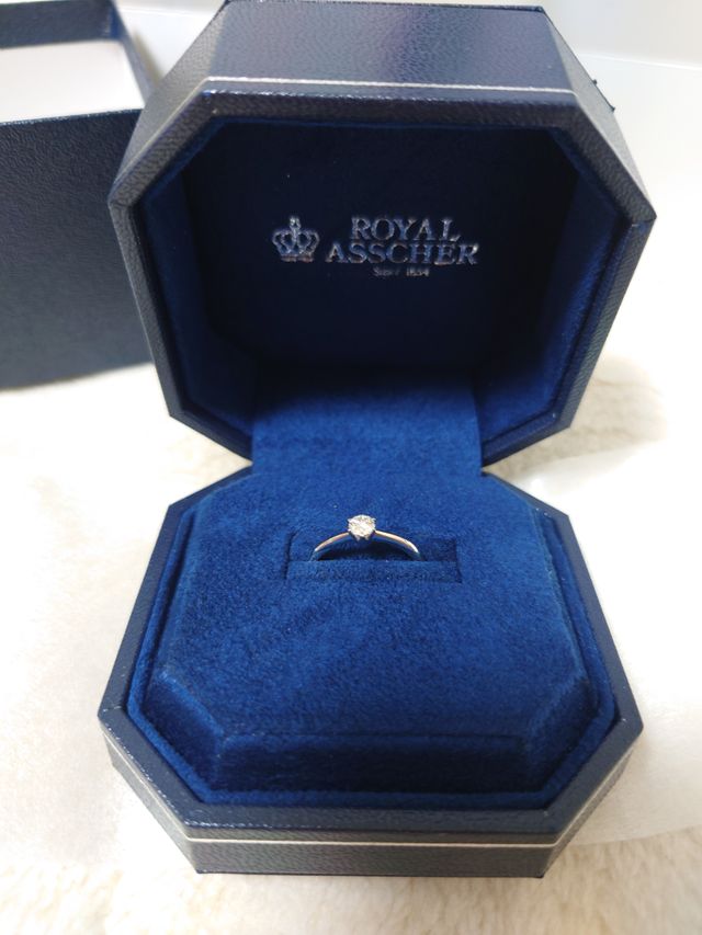 婚約指輪
シンプルめのものが良かったので選んだ