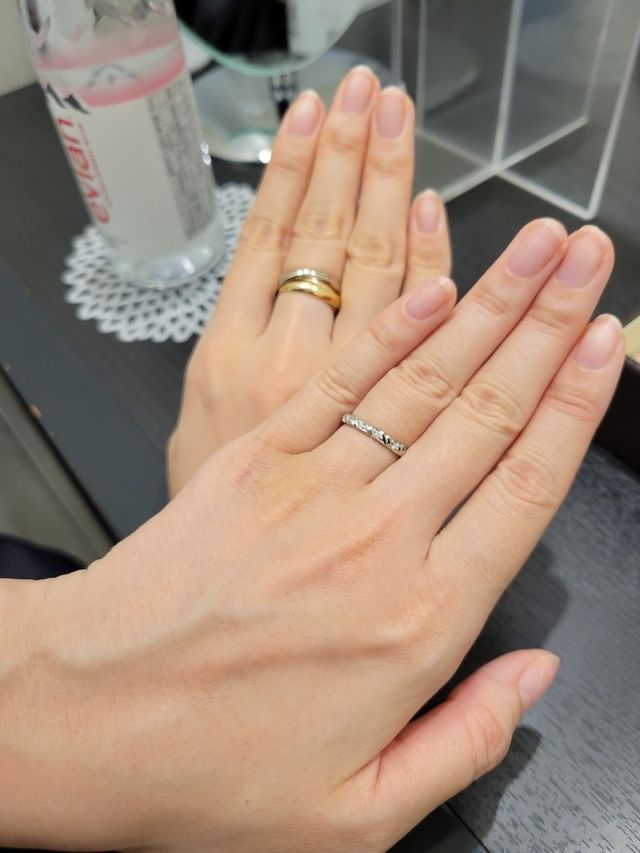 右手のリングと合うものを選びました