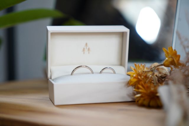 完成した指輪の写真をオシャレに撮ってくれます