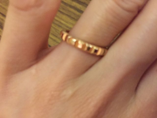 ゴールドの指輪です