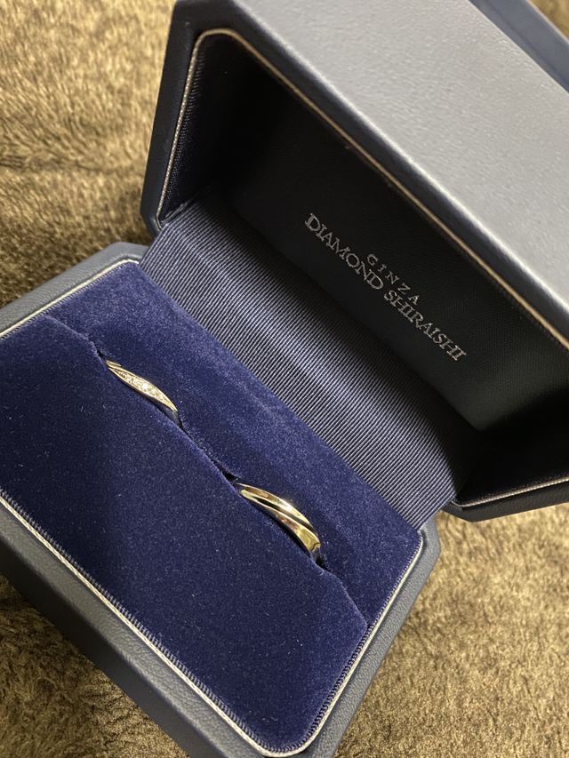 2人ともウェーブの指輪を購入しました。