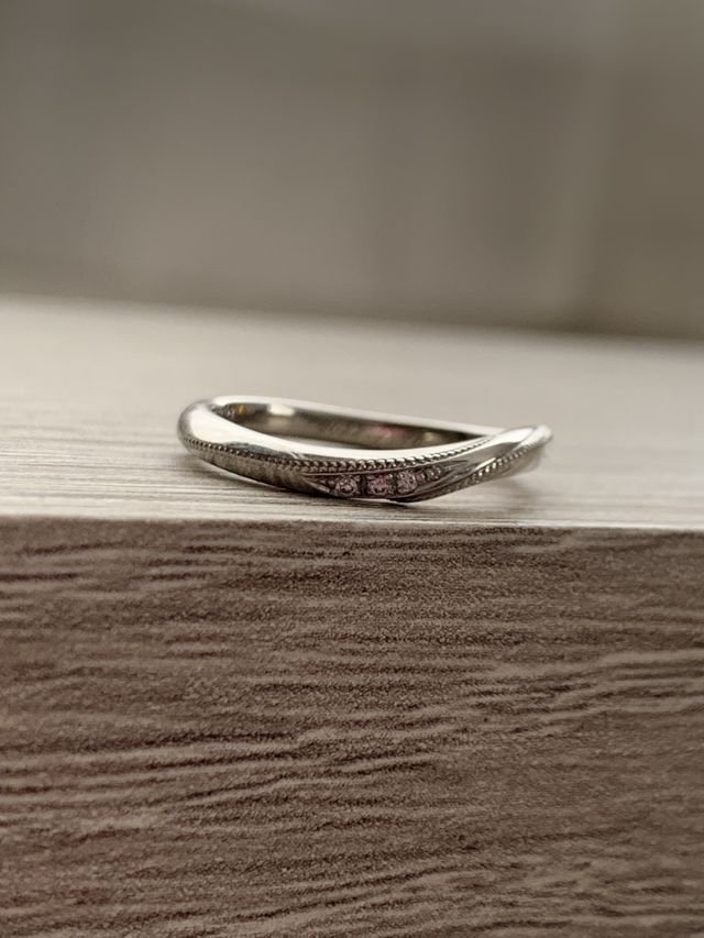 女性用の結婚指輪です。