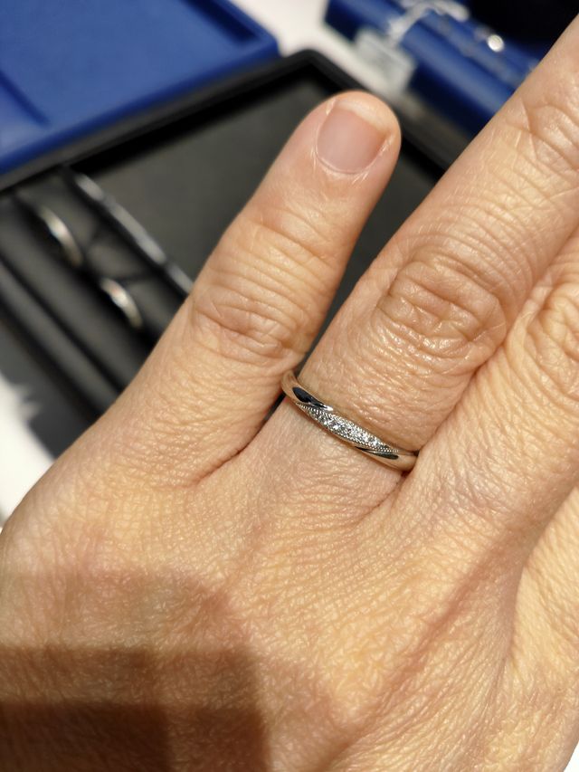 よく見るとダイヤモンド周りにミル打ちがあります。