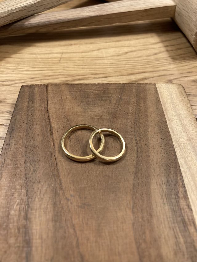 結婚指輪をペアで製作して出来上がったときの写真