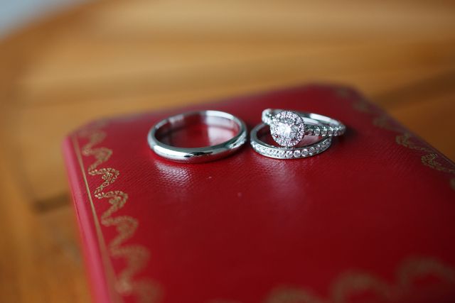 デスティネというモデル。
地金はプラチナで重厚感があります。