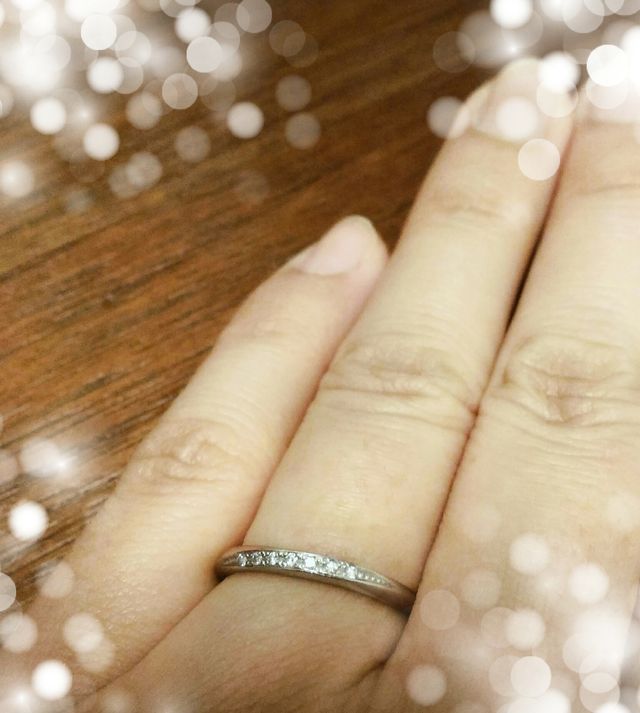 少々分かりづらいですが、斜めに石が6個ついています