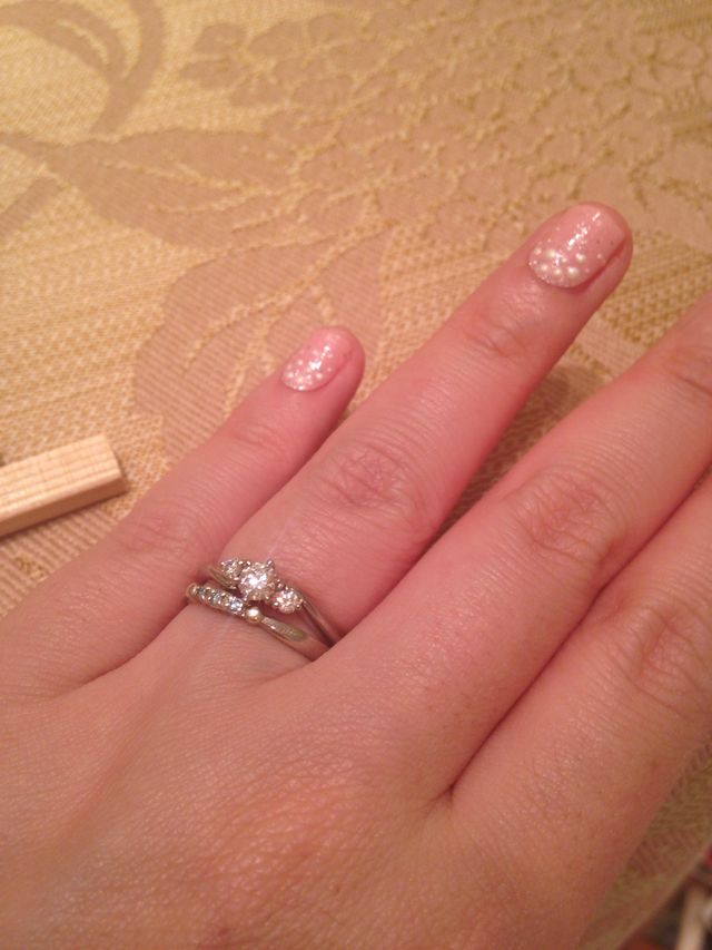 婚約指輪と結婚指輪は、同じブランドで揃えました。