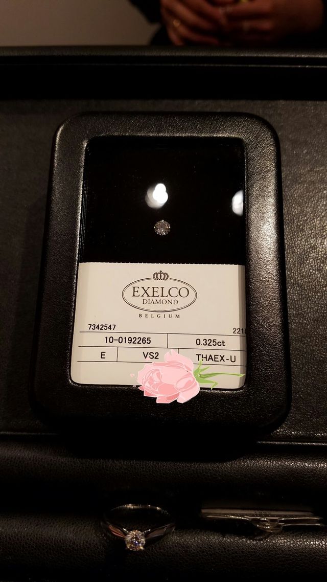 このダイアモンドで婚約指輪を作って頂きました！