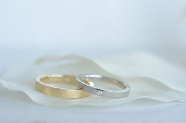 双子ダイヤを選び、旦那は内側に、私は外側につけました。