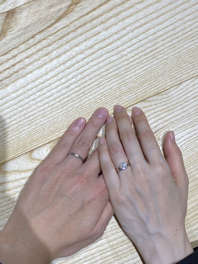 指輪の受け取りの時に早速着けて撮ってみました。
