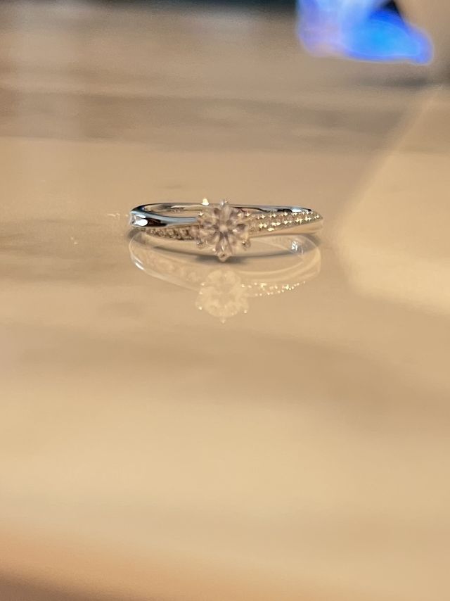 横から見た指輪です。