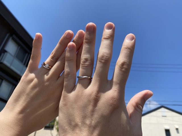 婚約指輪は他社のものですが、相性もよきです！