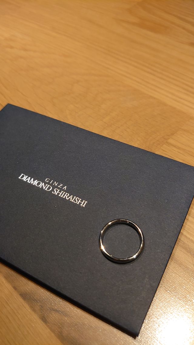 写真では見えませんが、内側にもブルーの石を入れて貰いました。