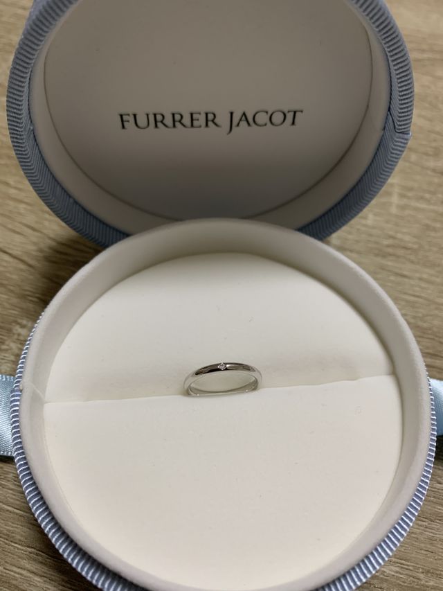 ダイヤ一石のシンプルなリングです。