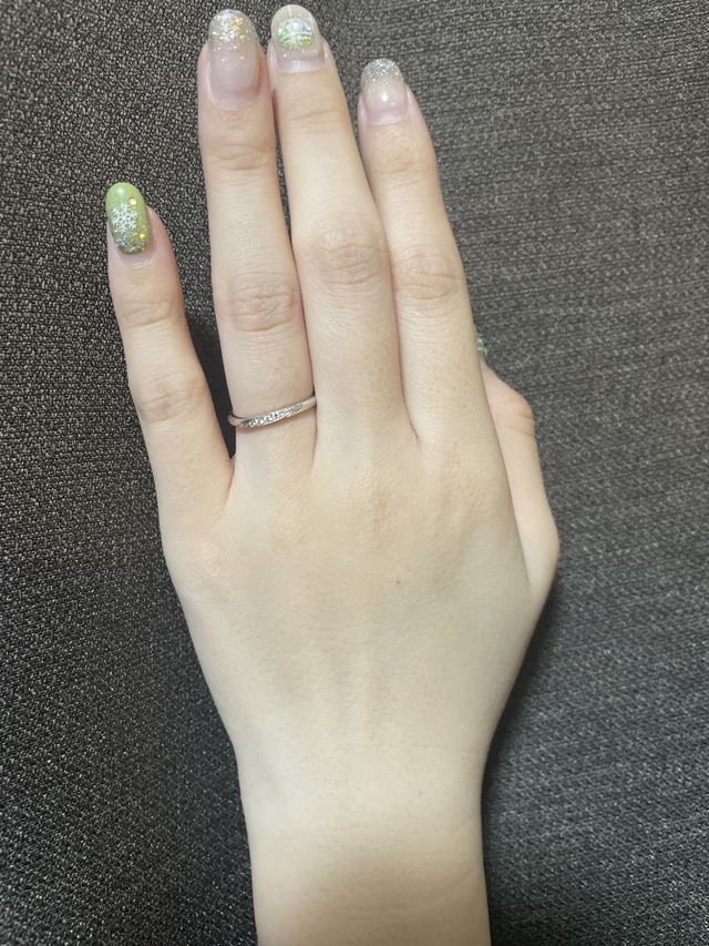 非常に滑らかで付けやすくスッキリした形です。