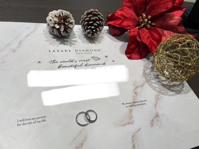 白く塗りつぶしている所は日付、イニシャルのパーツがあります