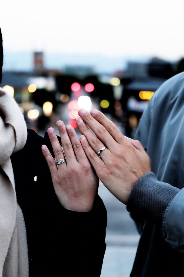 結婚指輪の記念にスタッフさんに撮っていただきました。