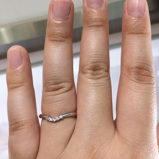 ５つ並んだダイヤが可愛い♡