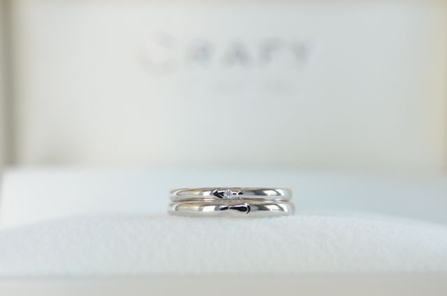 完成後の指輪、真横から（店員さん撮影）