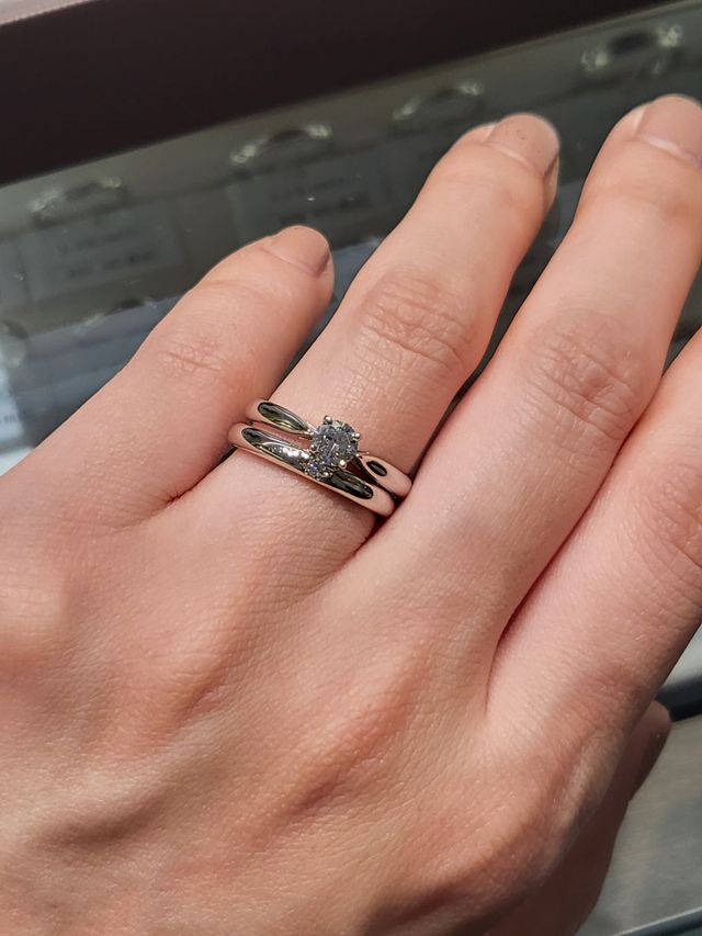 キレイめで、ダイヤ一粒がわかるデザインでよかったです！