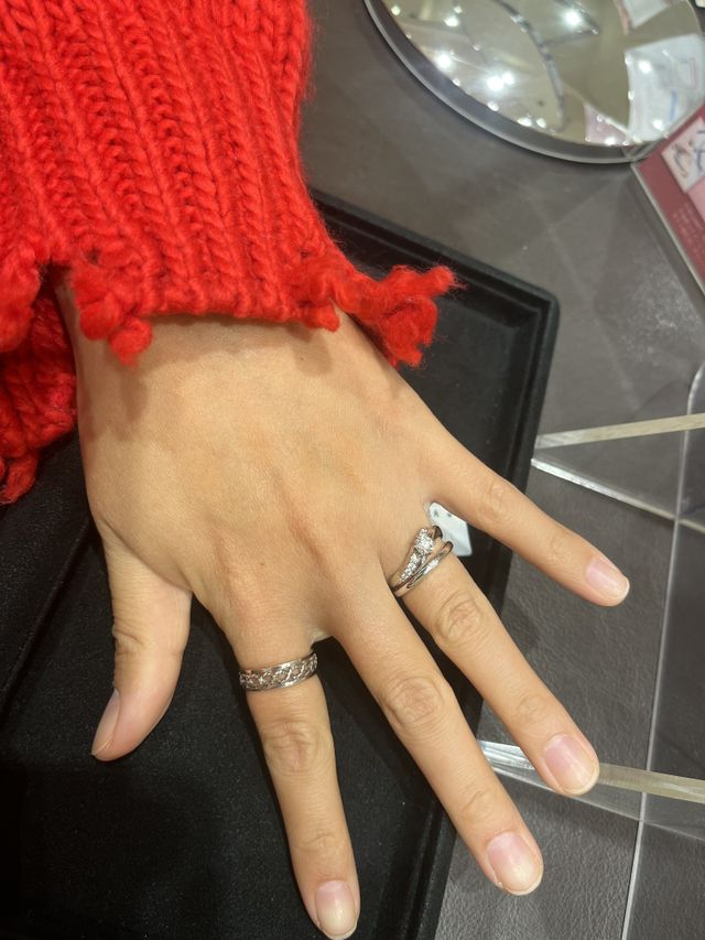 とてもシンプルで普段使いが合わせやすい