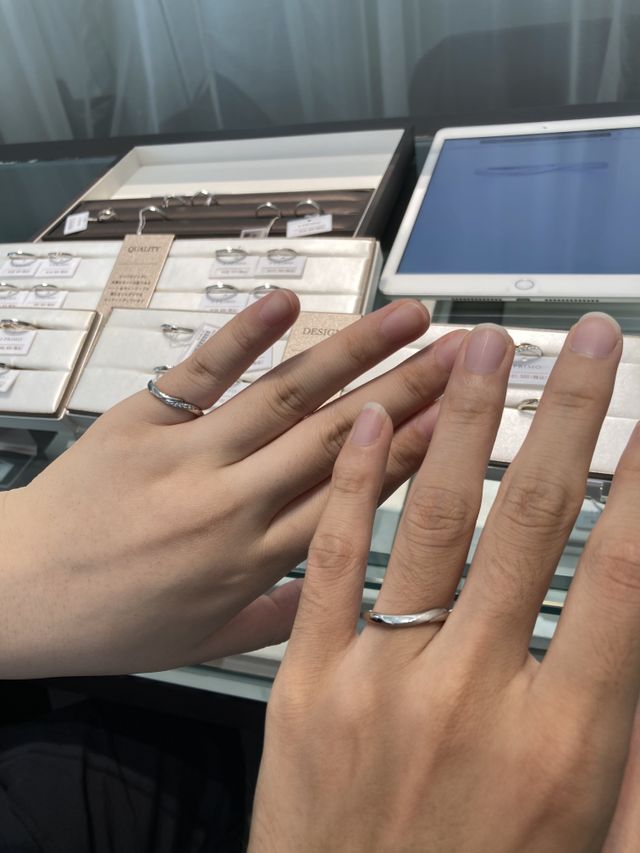 試着している写真になります。