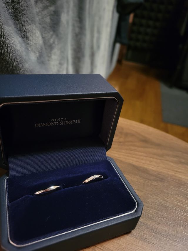 ペアのものではありませんが、ペアに見えます。