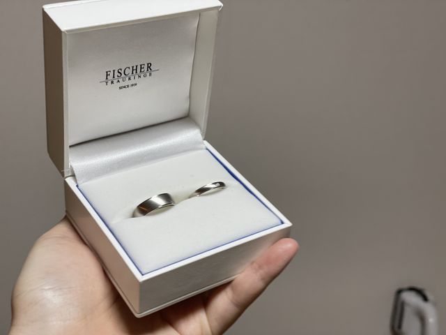 旦那こだわりの太い指輪です。