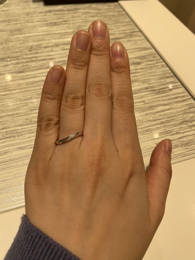 ウェーブのダイヤが入ったデザイン