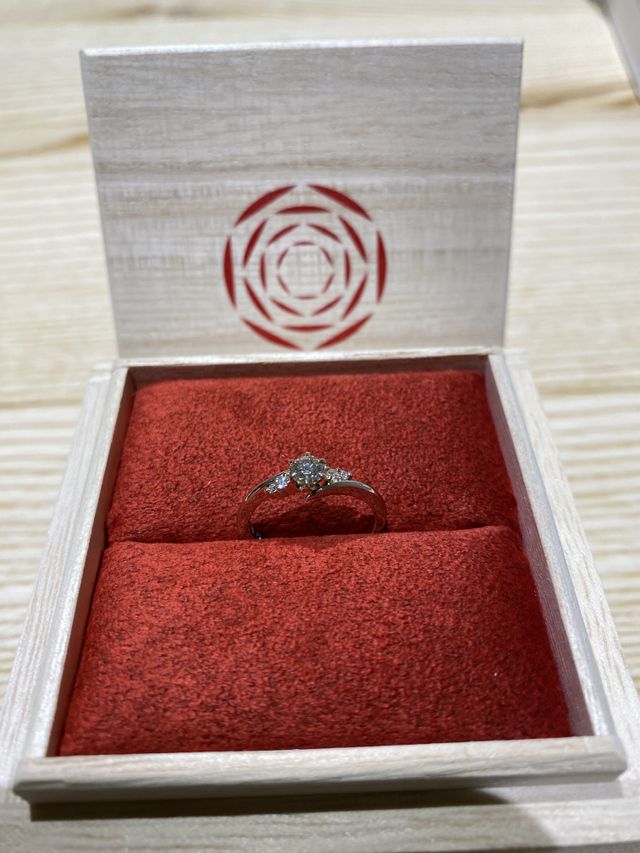 とてもきれいな指輪です。