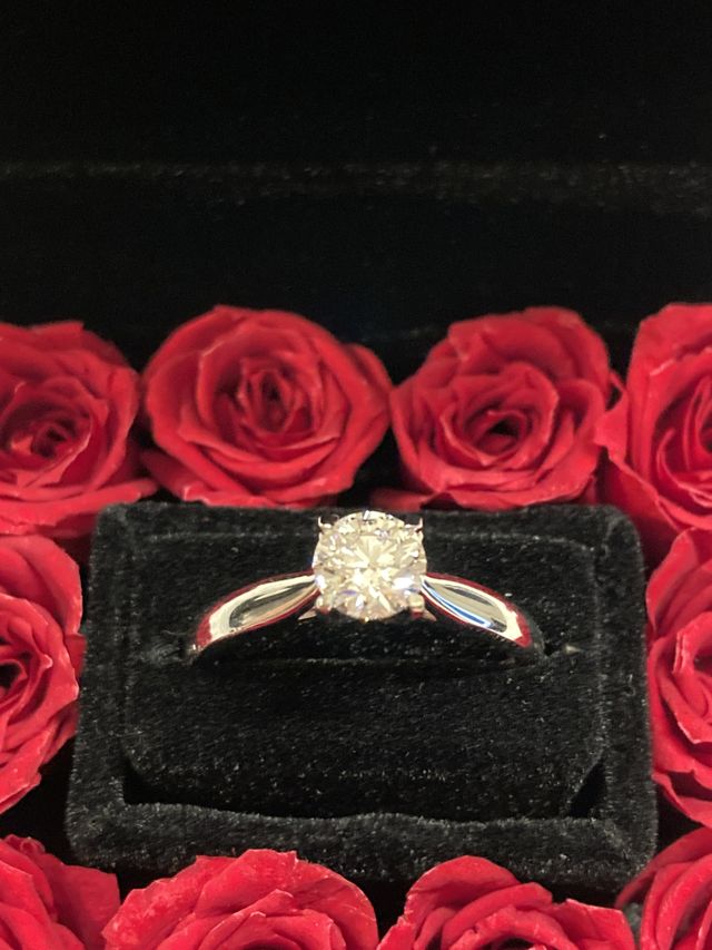 0.6カラットのダイヤにしました