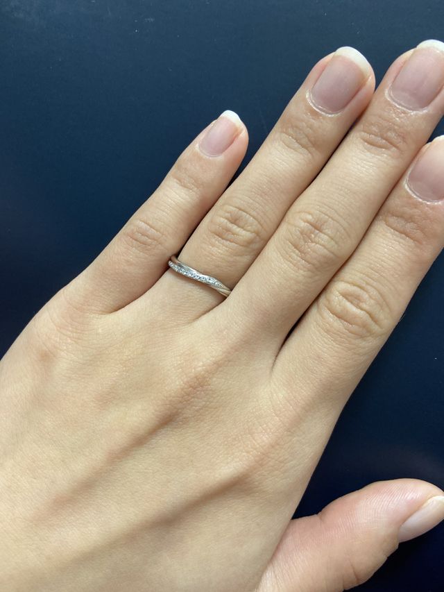 シンプルで華やかな指輪です。