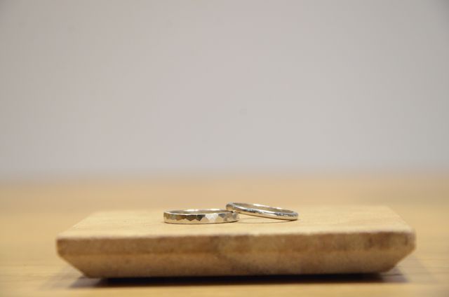 普段使いしやすく自分たちがつけたいデザインを考えました。