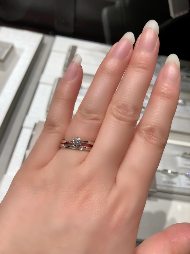 結婚指輪は他のブランドですが、相性も良いです。