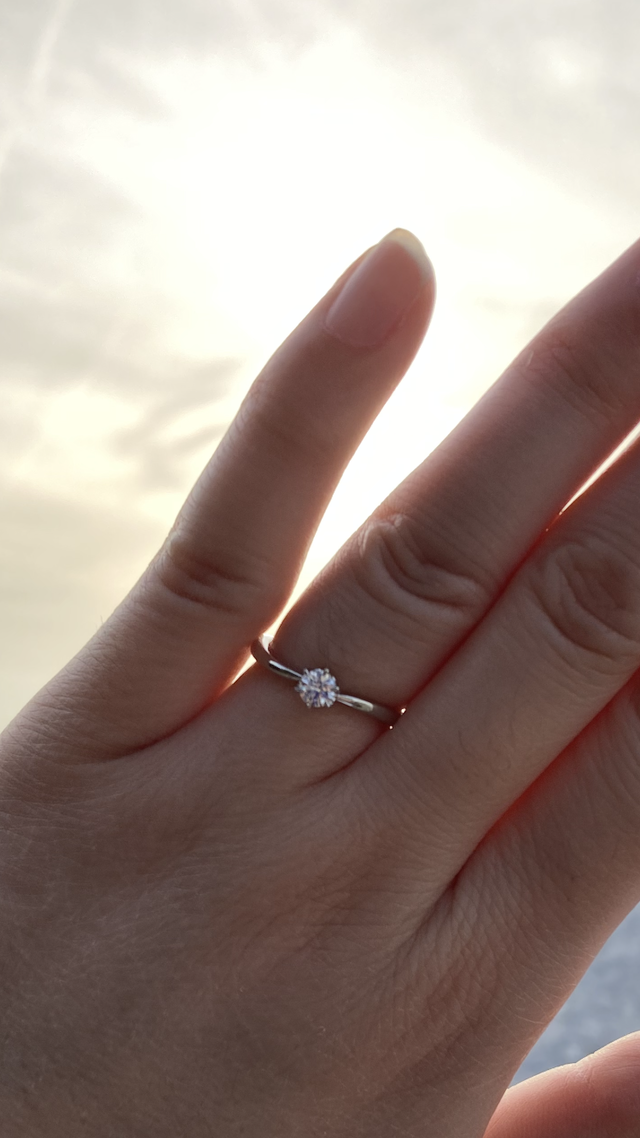 ウェーブで小さい目の手の方でも、指が短く見えません。