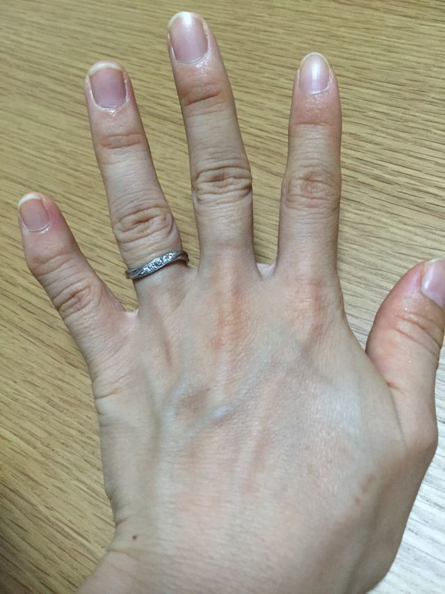 ウェーブの形なので指にしっくりきます