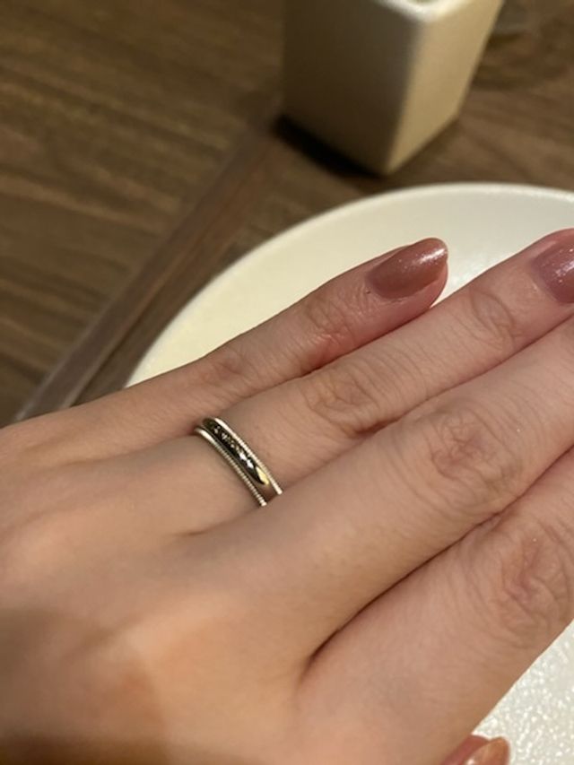 ミルグレインのフチ部分の輝きが綺麗です。