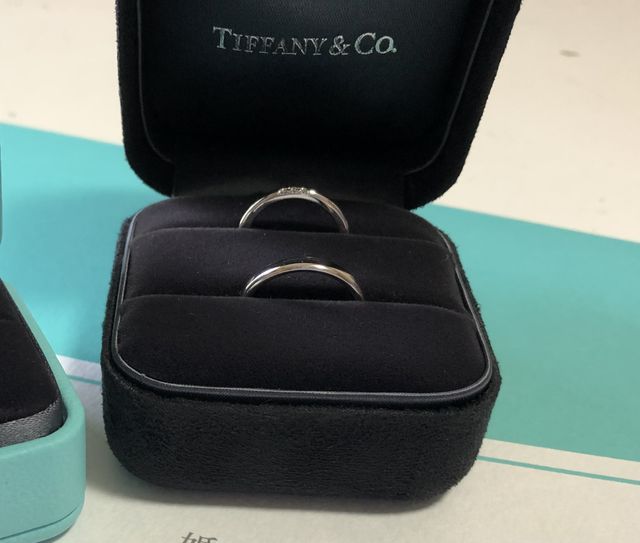 私は石３つ、主人は石のないデザインにしました。