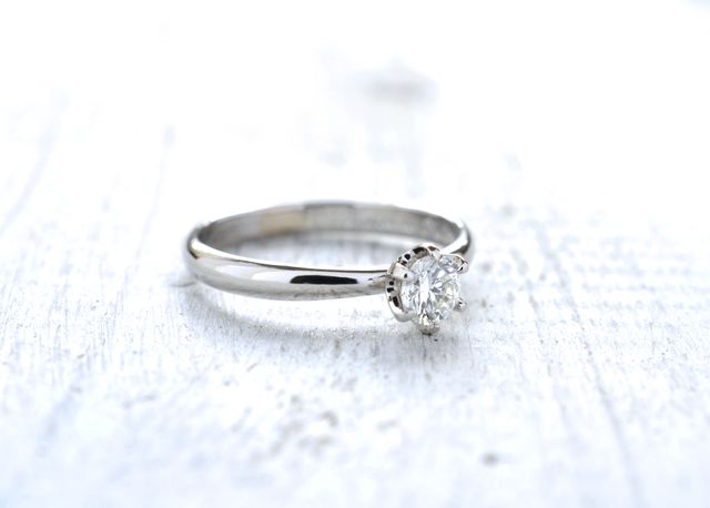 シンプルに手作りの婚約指輪を作りました。