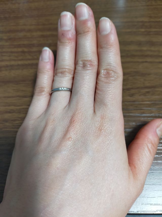 一生つけるものなのでダイヤが3つついているほうにしました。