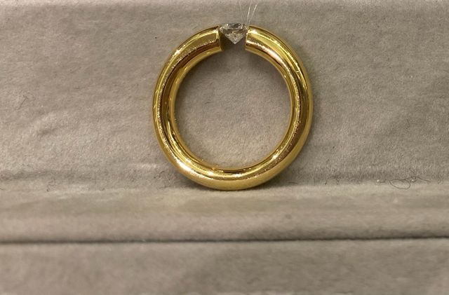 爪部分が立ち上がっていないフラットなデザイン