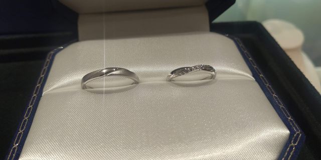 女性のデザインは本店限定。
男性はマット加工。