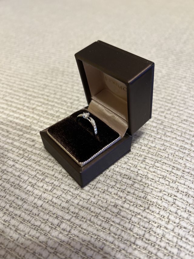 リングのデザインもダイヤモンドの輝きも大満足です！