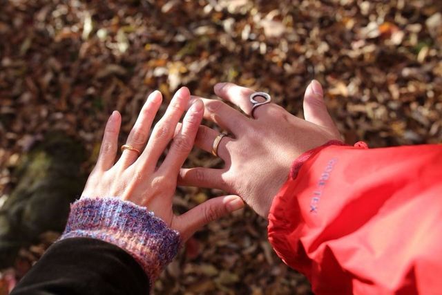 結婚指輪◎入籍をした日に森のカフェでお食事がてらパシャリ♫