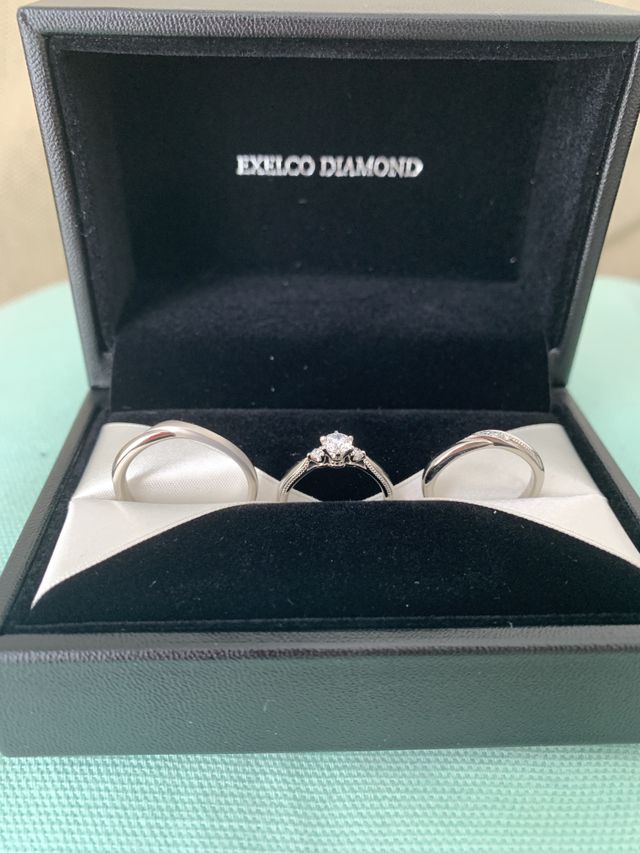 やっと指輪が出来上がり、初めて開けた時の写真。