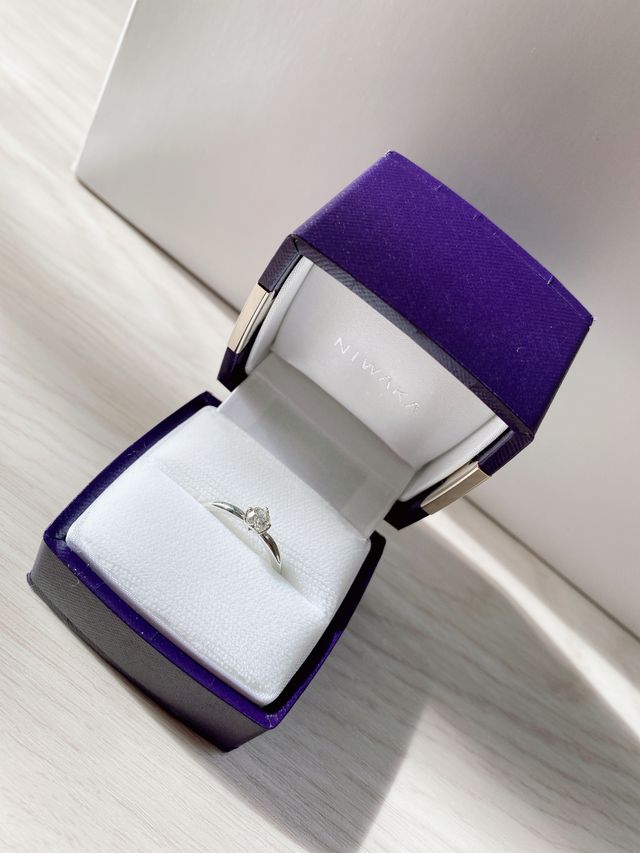 婚約指輪です。結というデザインです。