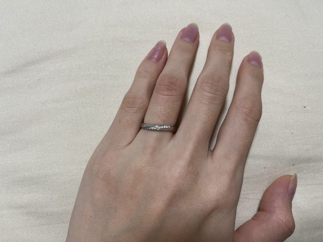 結婚指輪少しねじれているデザイン