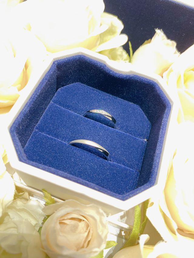 上が女性(10.5サイズ)、下が男性(16.5サイズ)です。