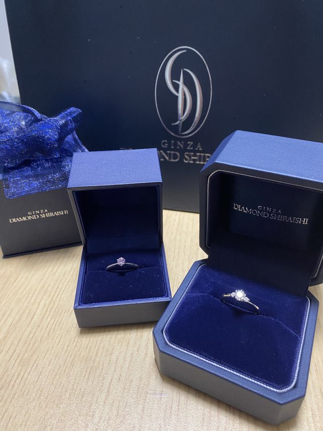 手前が婚約指輪
奥が最初に貰ったプロポーズリング
