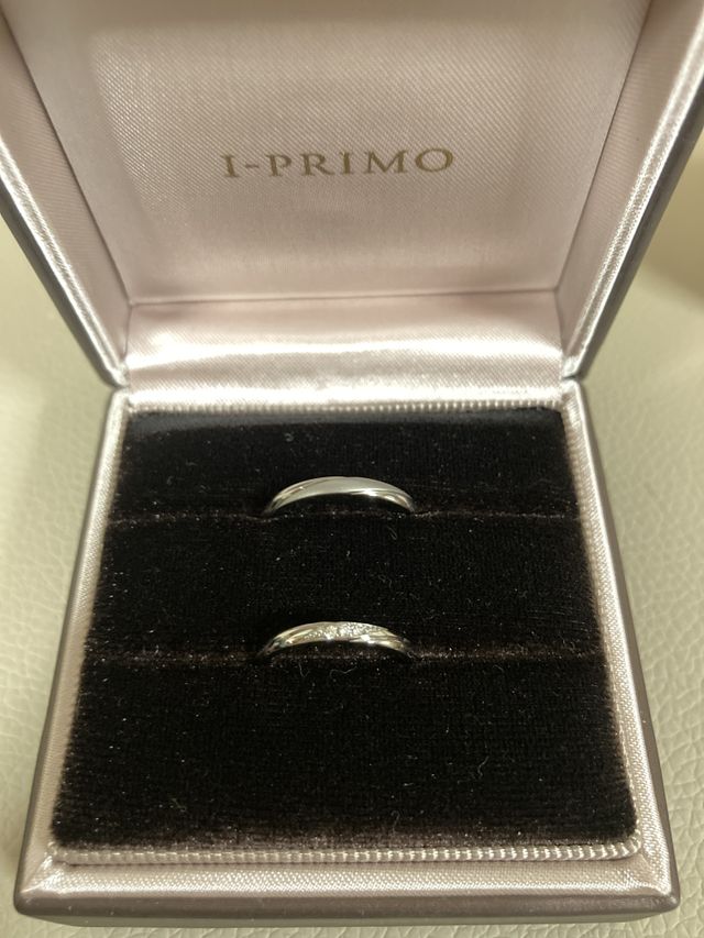 結婚指輪です。
ケースの色合いも可愛くお気に入りです。